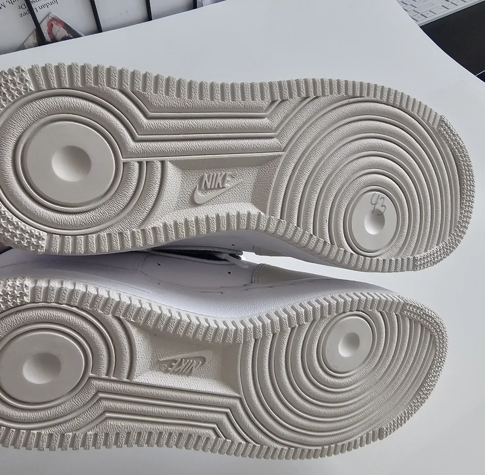 Nike Air Force 1 LV8